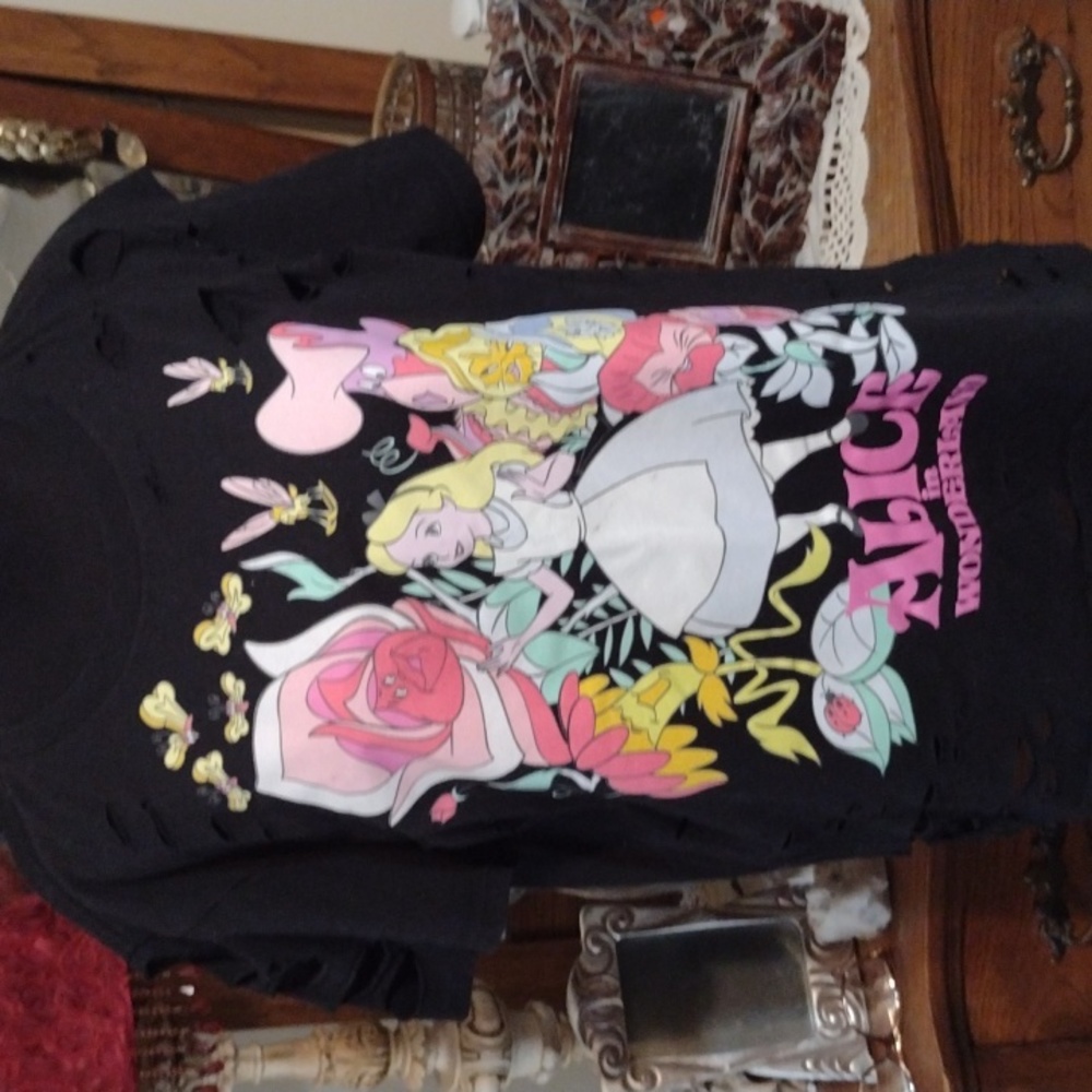 Disney distressed top Alice in wonderland